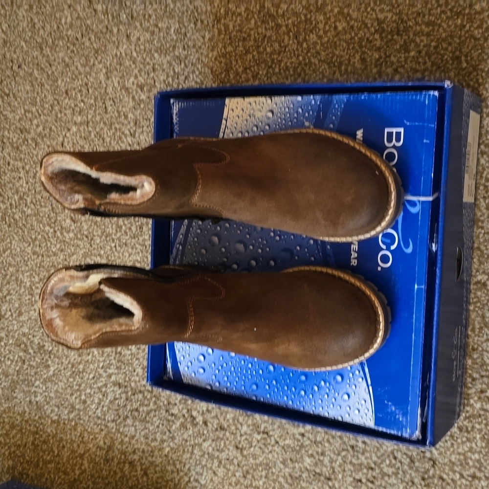 Bos. & Co. Suede/ faux fur color tan size 6